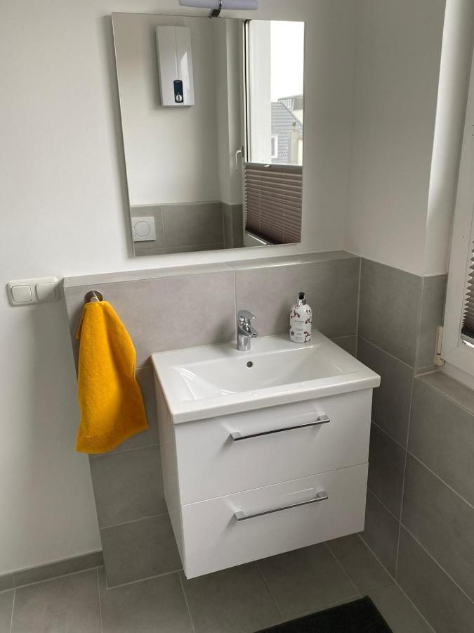 Feddersen Living: Modern Central Apartments with Netflix & Laundry Brunsbuttel Exterior photo